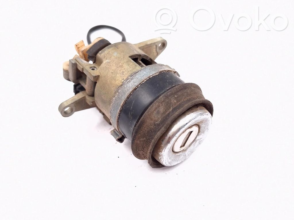 Tailgate lock latch   4A5862055,4A5862055,NONE
