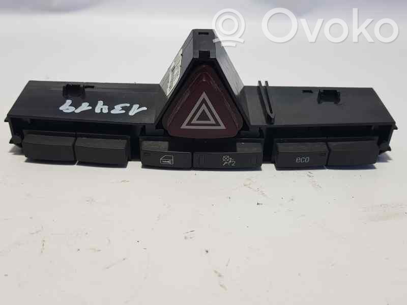 Botón interruptor de luz de peligro   13328694,07747833
