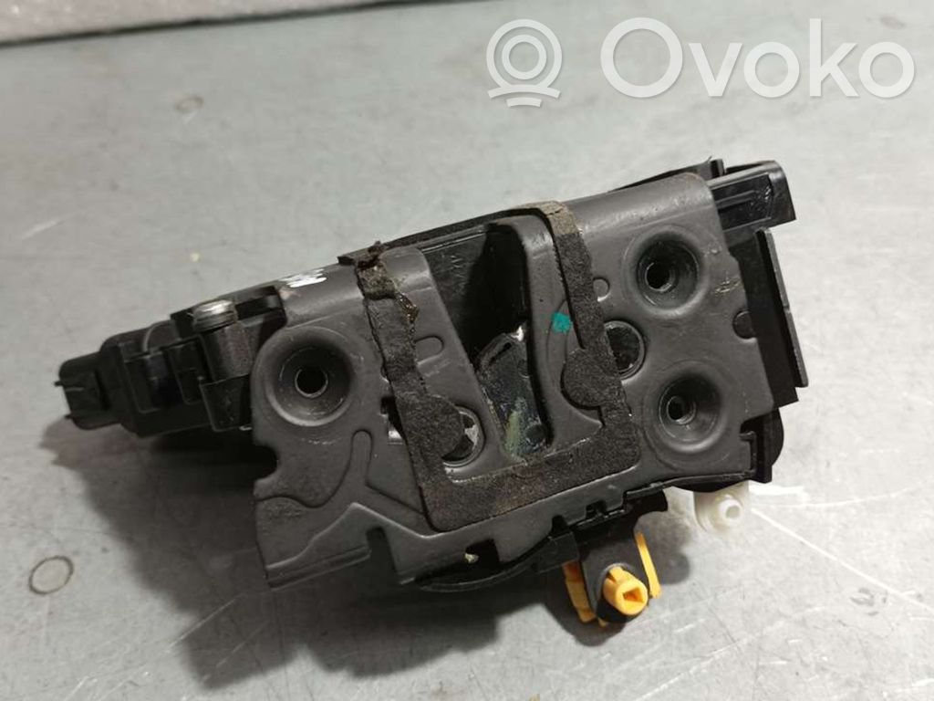 Ford Ka Priekšpusē slēdzene 
