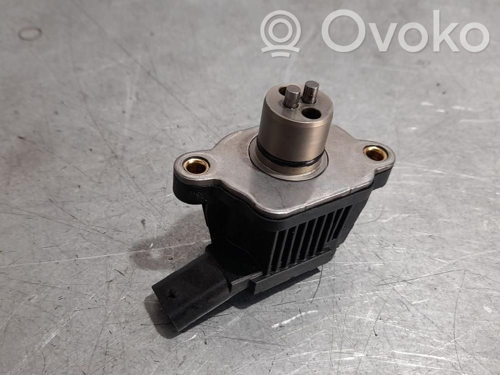 Muut ohjainlaitteet/moduulit   04E906048A