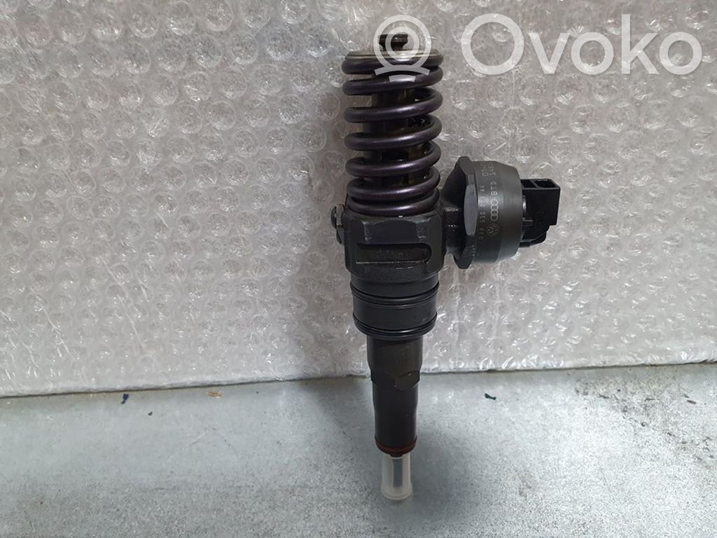 Inyector de combustible   038130073AG,BOSCH