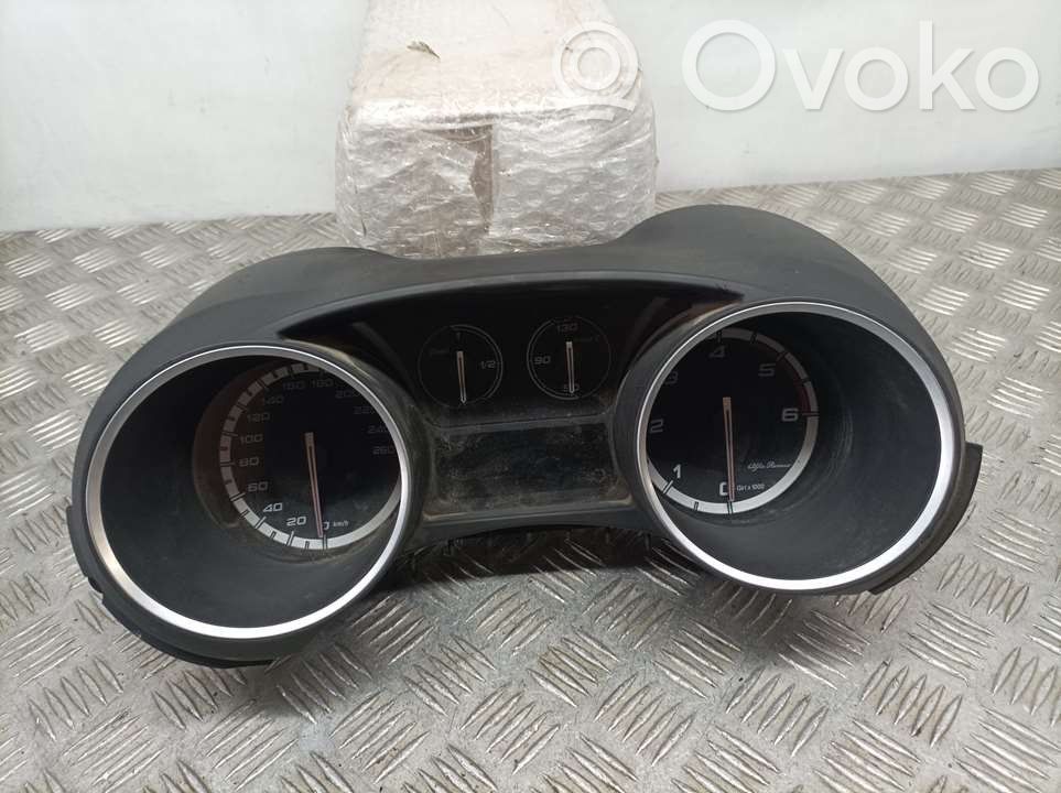 Alfa Romeo Giulietta Licznik / Prędkościomierz 