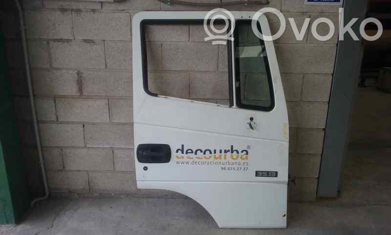 Nissan Atleon Puerta delantera 