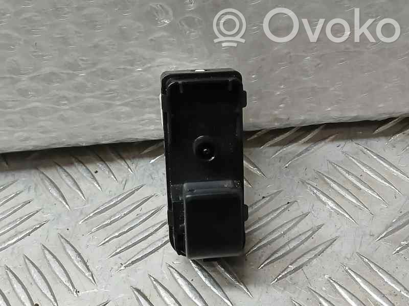 Interruptor del elevalunas eléctrico   D09H66370
