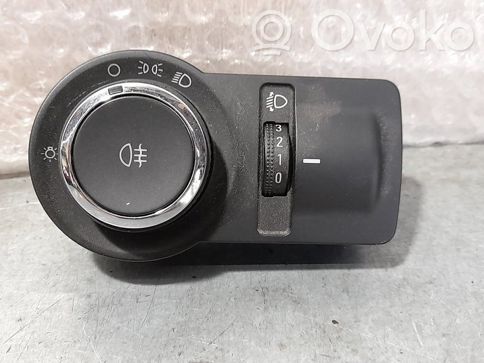 Light switch   95297016