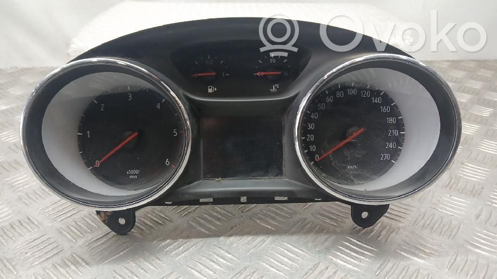Geschwindigkeitsmesser Cockpit   39102855,600775881