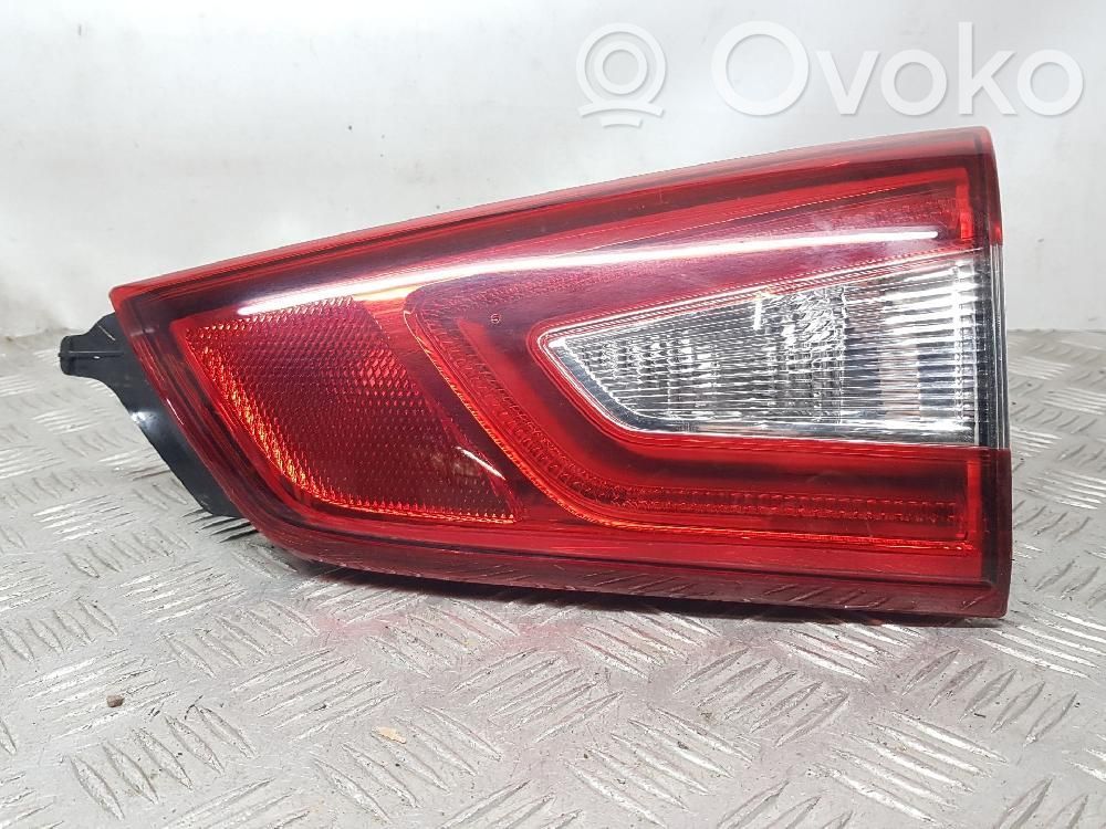 Nissan Qashqai Lampă spate în capacul portbagajului