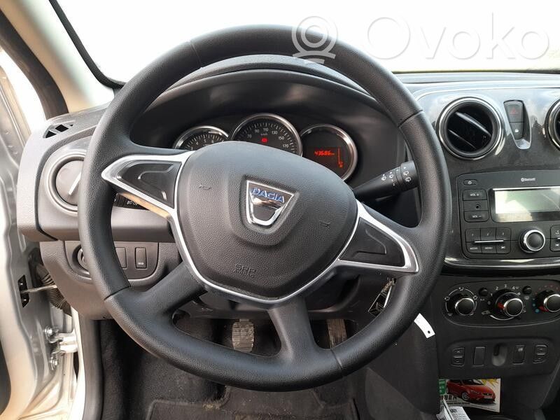 Dacia Sandero Ohjauspyörä 