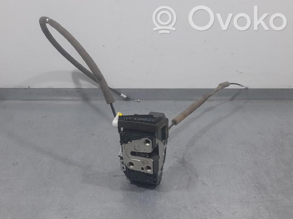 Nissan Qashqai Priekšpusē slēdzene 