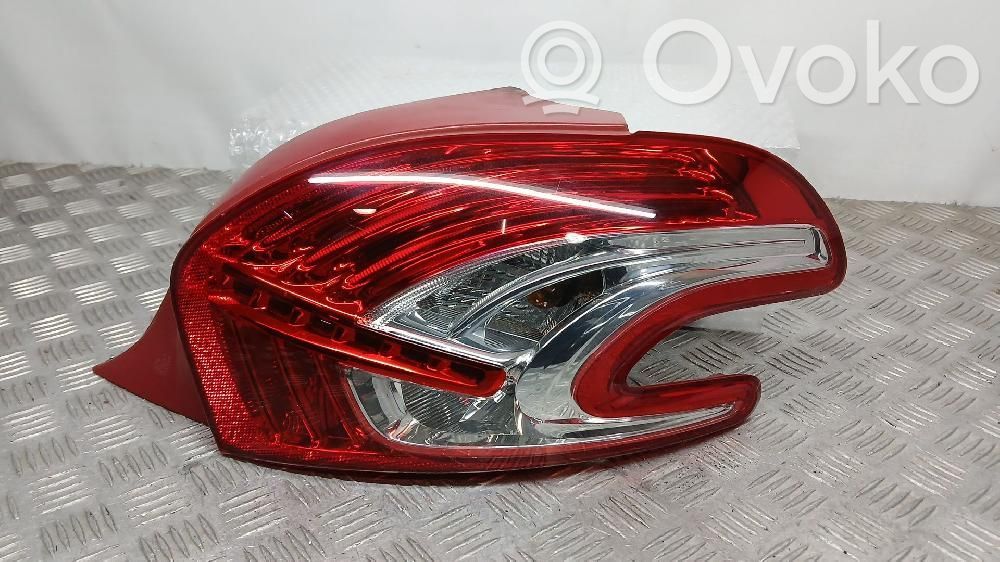 Peugeot 208 I Lampă spate în caroserie 