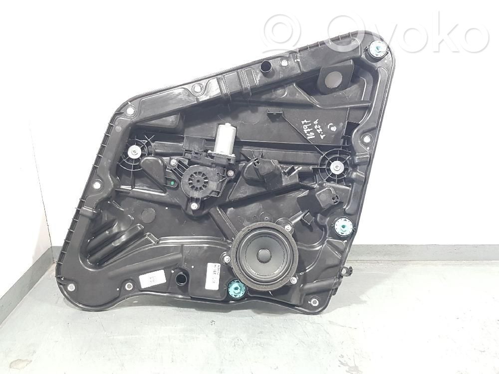 BMW X1 U11 Ręczny podnośnik szyby drzwi tylnych