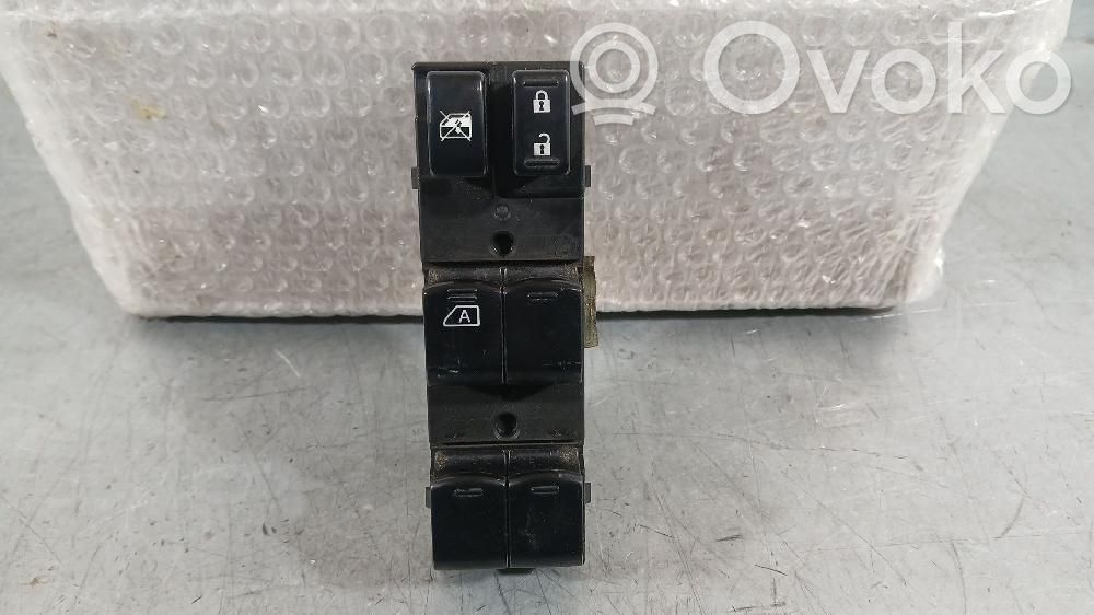 Nissan Note (E12) Electric window control switch 