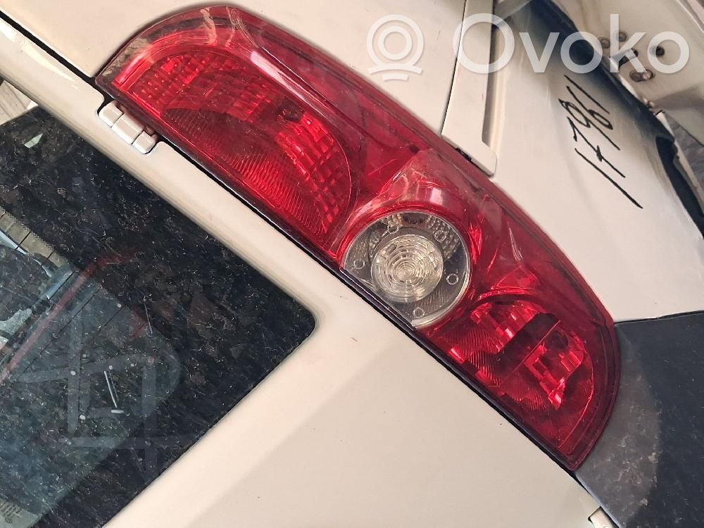 Opel Combo D Luci posteriori