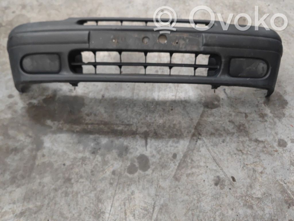 Renault Clio I Parachoques delantero 