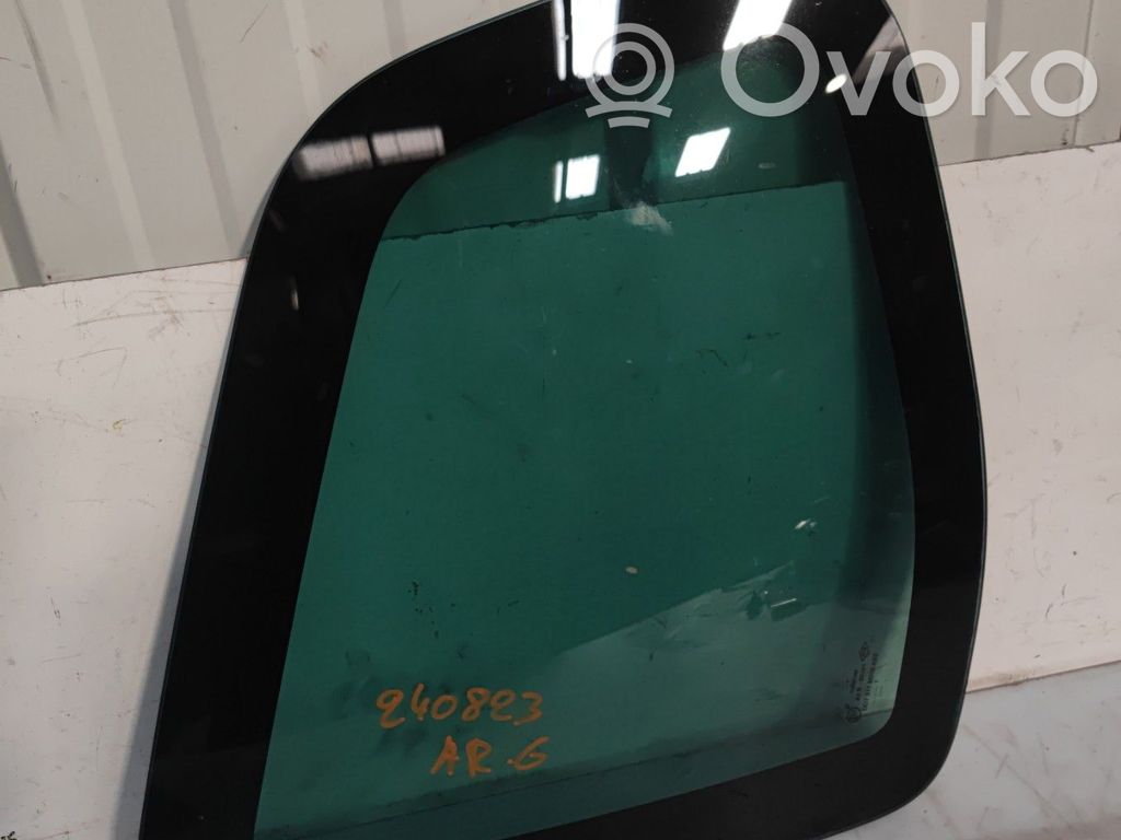 Rear side window   833072543R