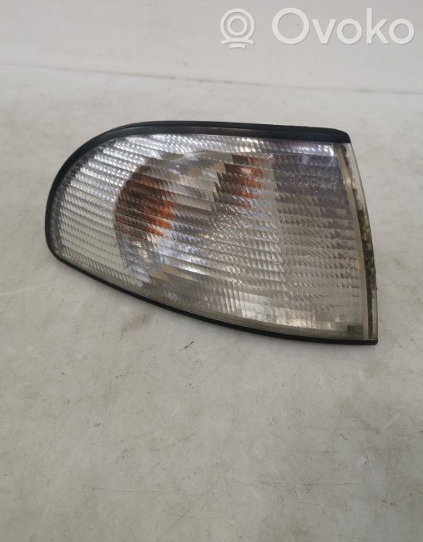 Audi A4 S4 B5 8D Front fender indicator light 