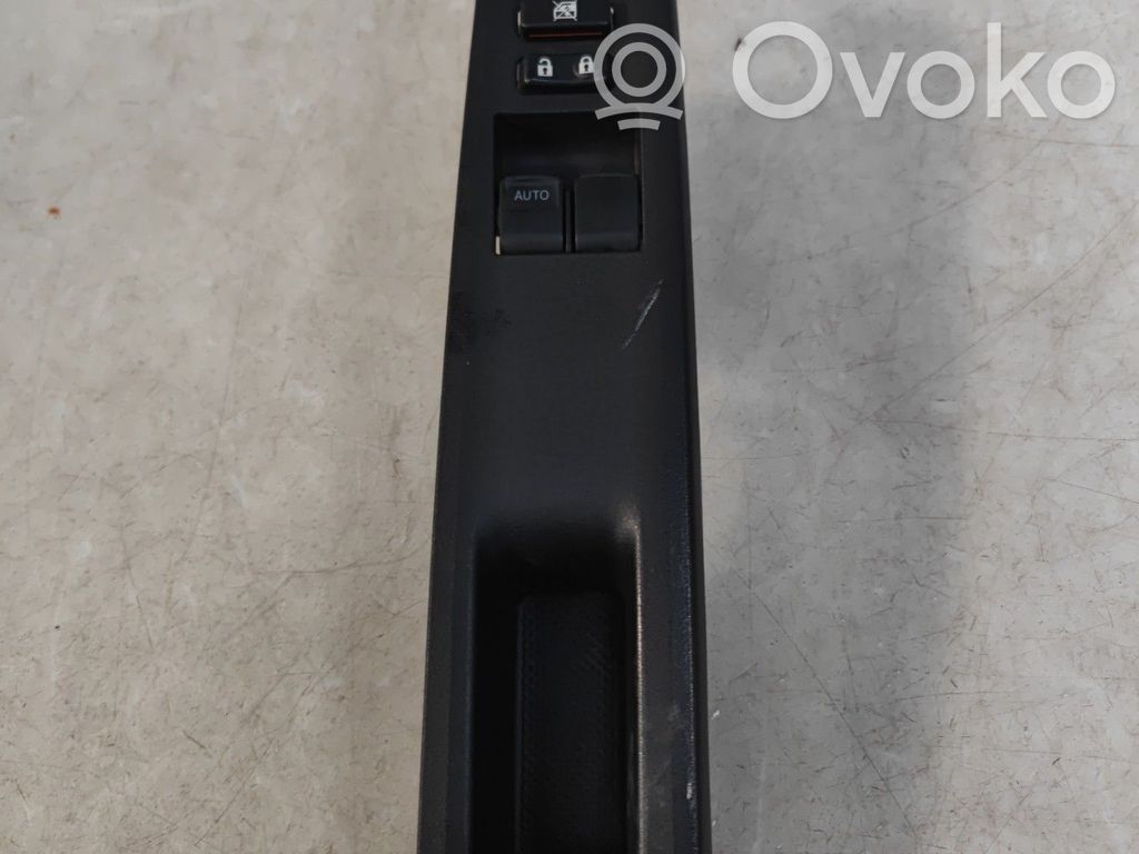 Toyota Yaris Przyciski szyb 