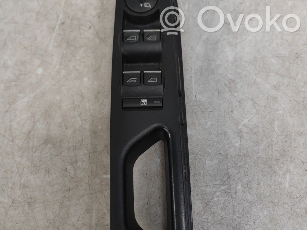 Electric window control switch   2032975