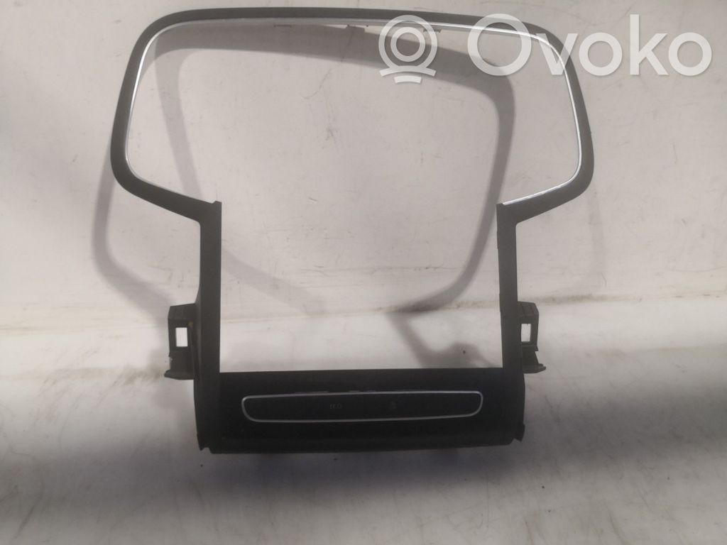 Renault Megane IV Radio/GPS head unit trim 