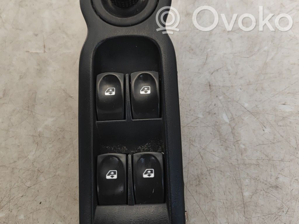 Electric window control switch   8200214939