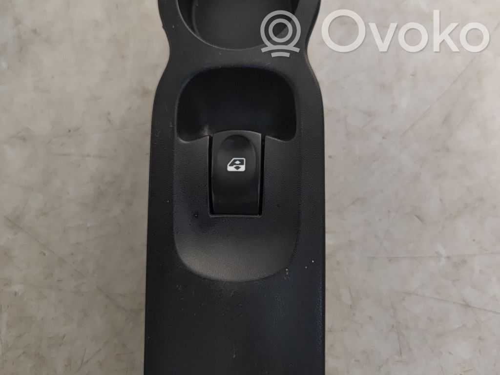 Electric window control switch   8200214936