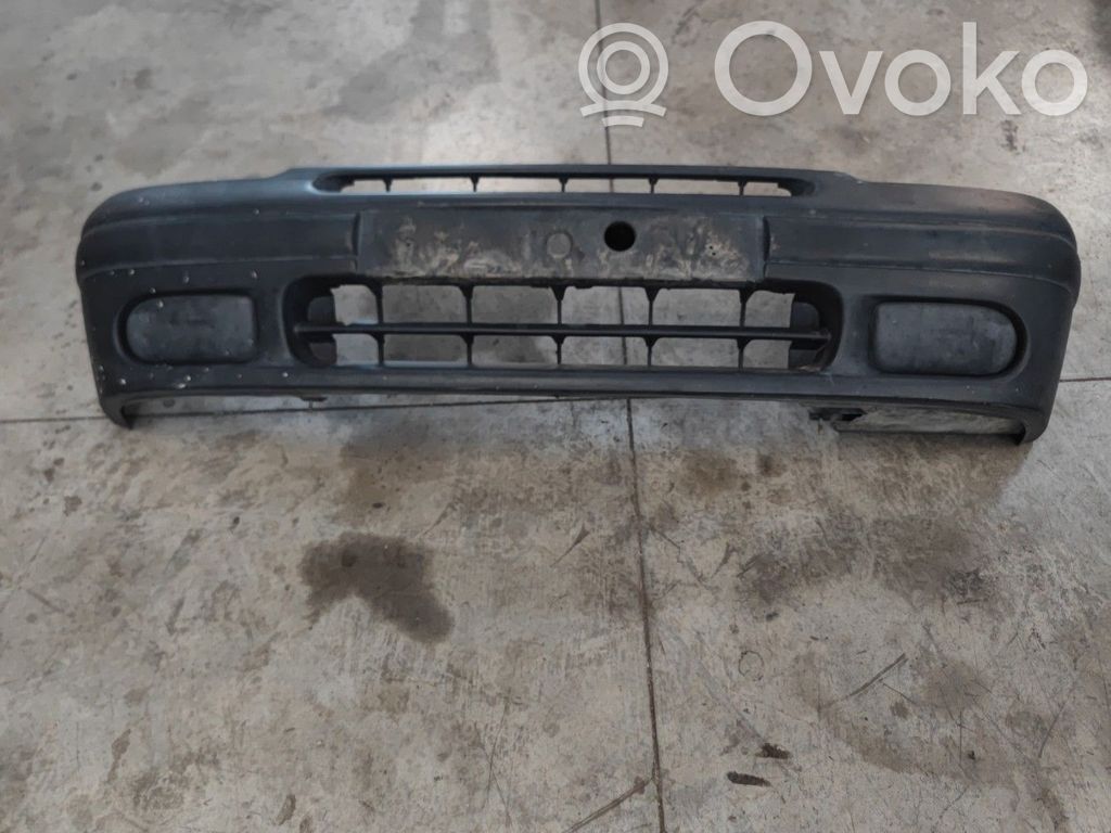 Renault Clio I Parachoques delantero 