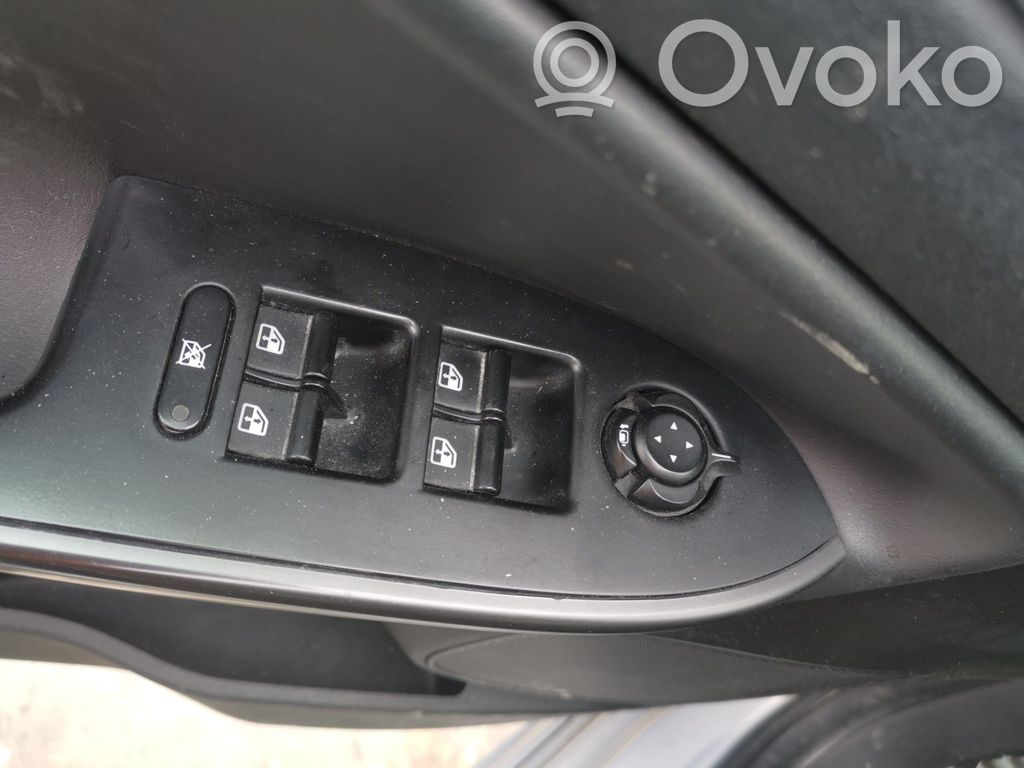 Alfa Romeo Giulietta Przyciski szyb 