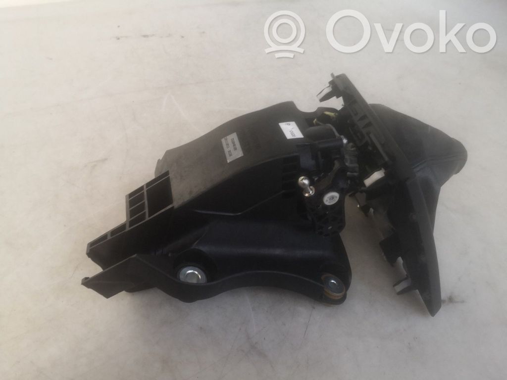 Mazda 5 Vaihteenvalitsimen verhoilu 