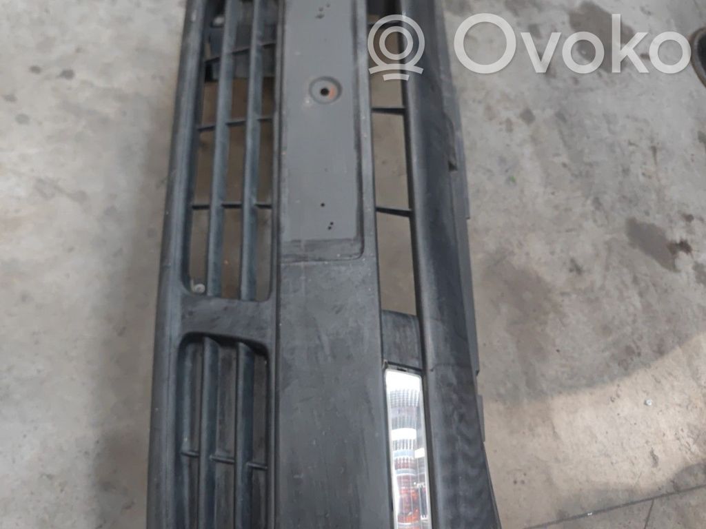 Opel Vivaro Parachoques delantero 