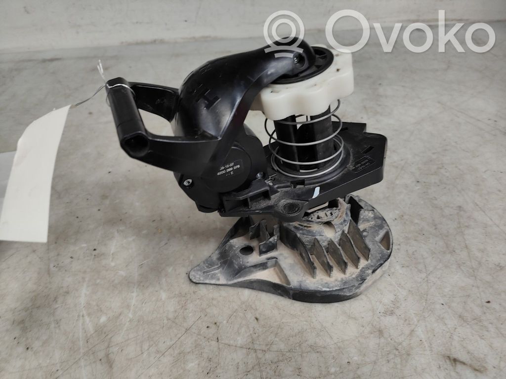 Renault Clio III Spare wheel mounting bracket 