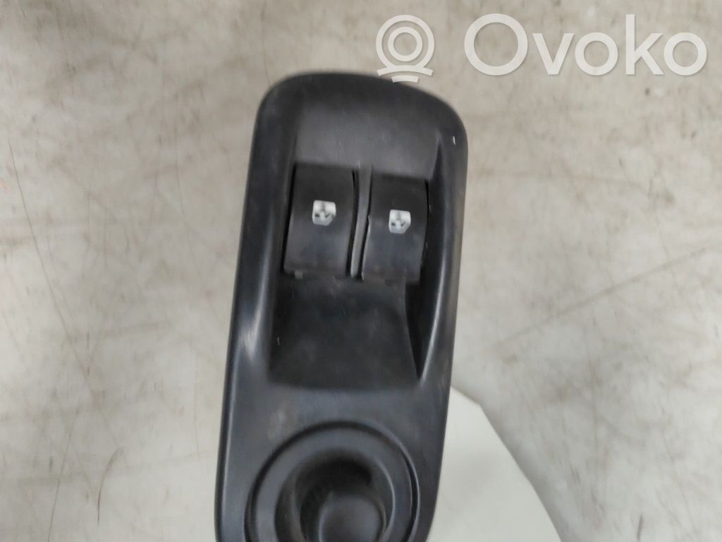 Electric window control switch   8200549867