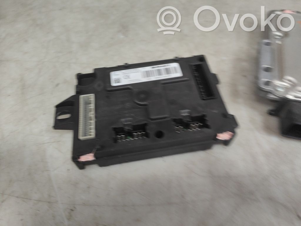 Renault Clio IV Kit cu ECU motor și set închidere uși 