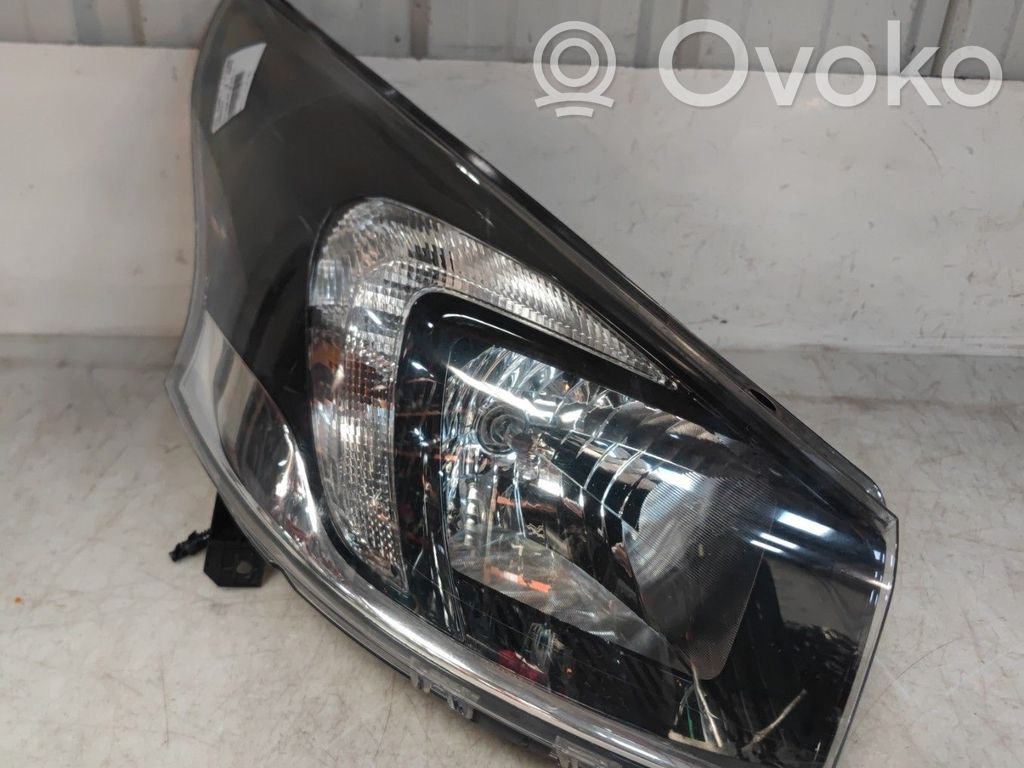 Opel Vivaro Scheinwerfer 