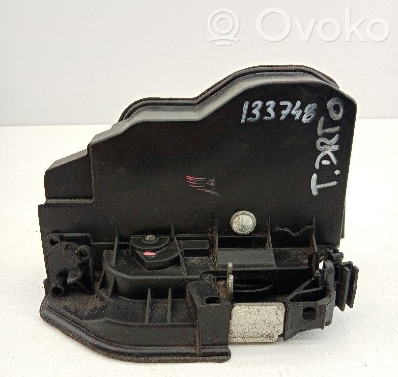 Rear door lock   7202148