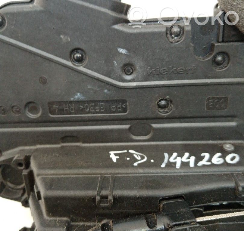 Priekšpusē slēdzene   805024563R,40627237,4PINOS