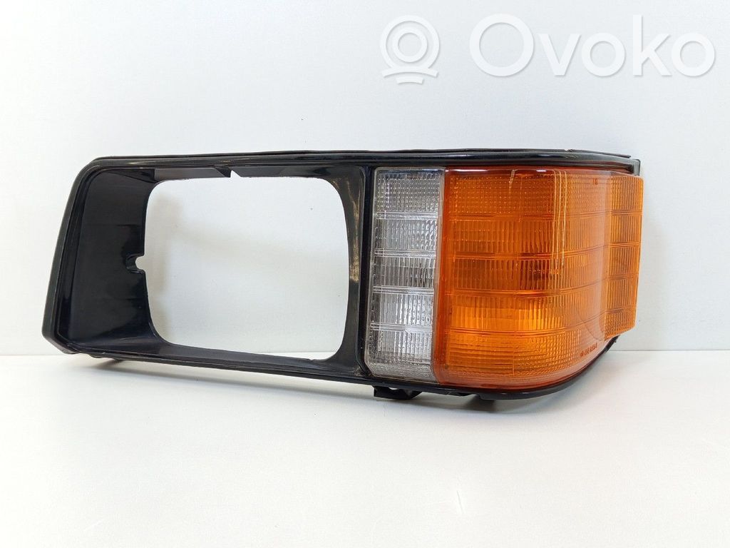 Mitsubishi L300, Cosmos Clignotant de pare-chocs avant 
