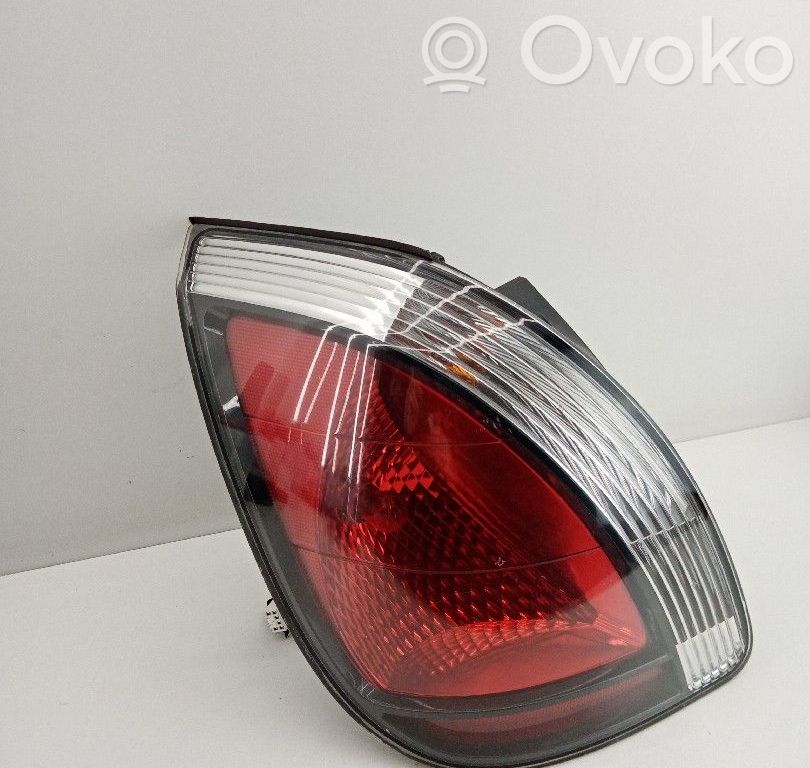 Tailgate rear/tail lights   924011G2