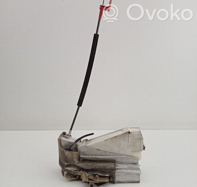 Priekšpusē slēdzene   93BG220A20DD,403794,D25KA