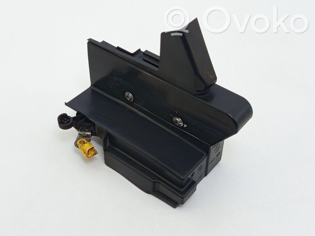 Priekšpusē slēdzene   805039362RB,2PINOS
