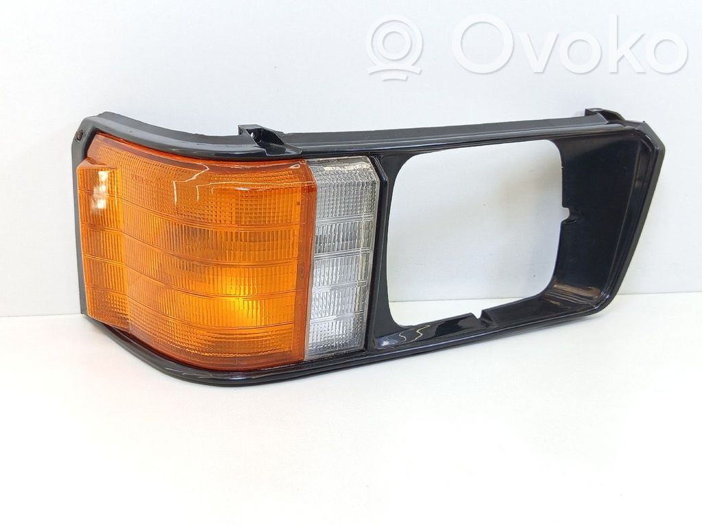 Mitsubishi L300, Cosmos Clignotant de pare-chocs avant 