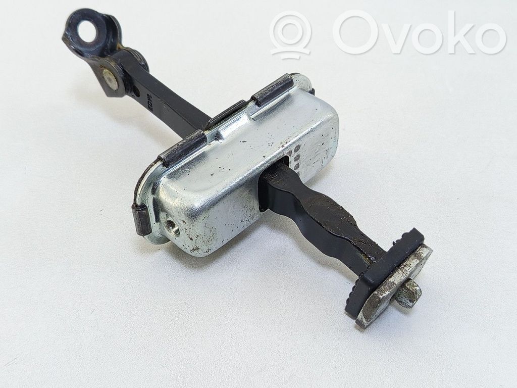 KIA Ceed Etuoven pidätin 