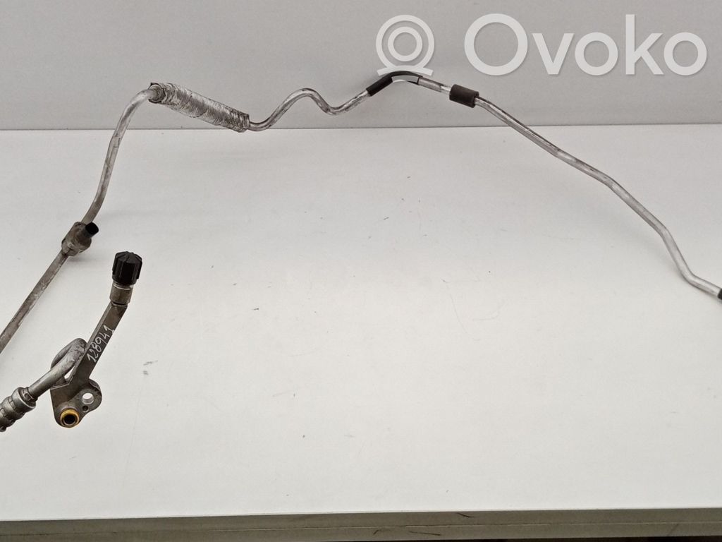 BMW 1 E81 E87 Ilmastointilaitteen putki (A/C) 