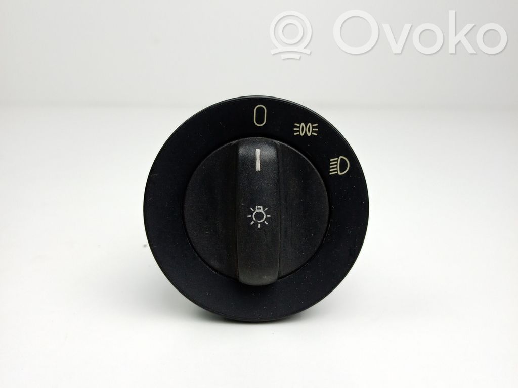 Light switch   61318363683,530893,549391011