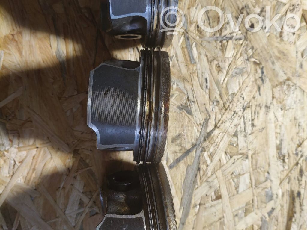 Audi A4 S4 B9 Piston 