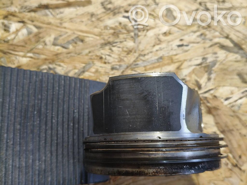 Piston   082316