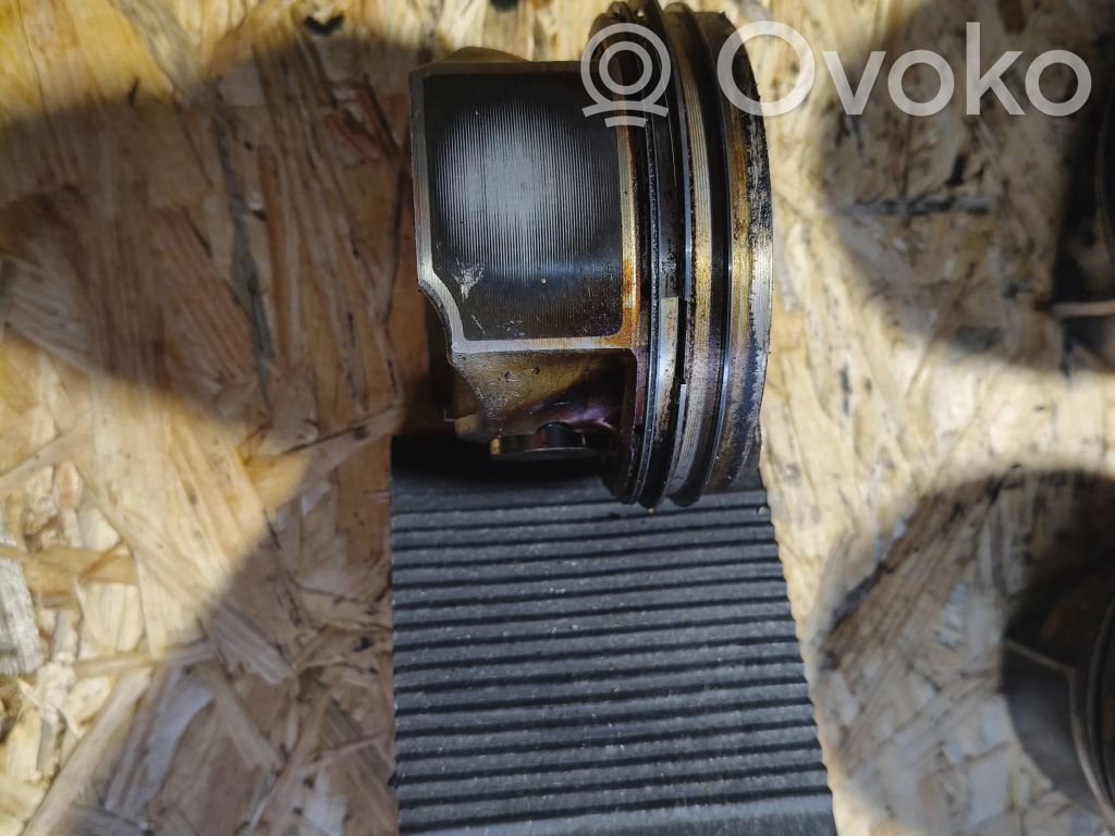 Audi A4 S4 B9 Piston 