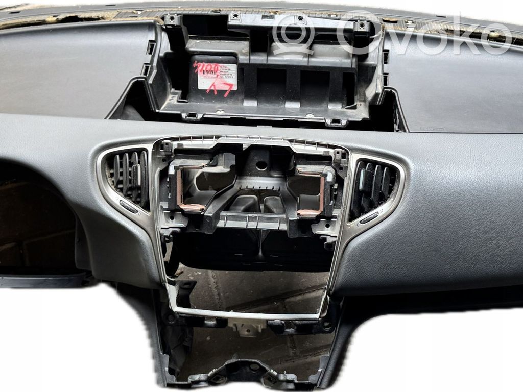 Lancia Ypsilon Kojelauta 
