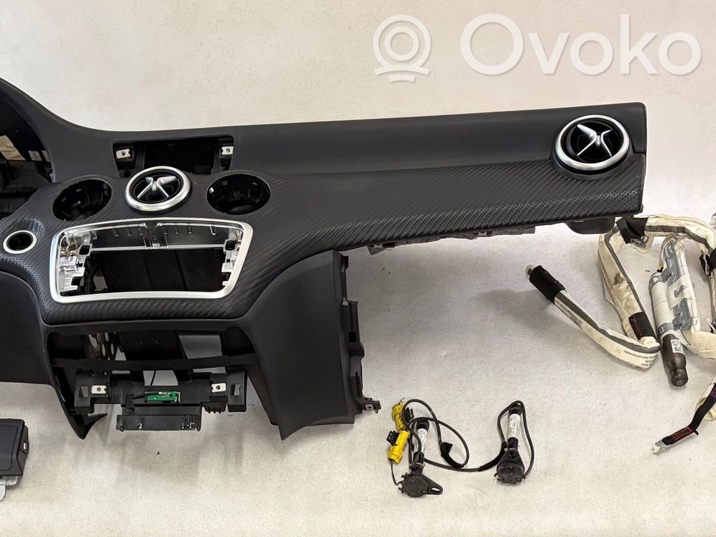 Mercedes-Benz A W176 Inny element deski rozdzielczej 