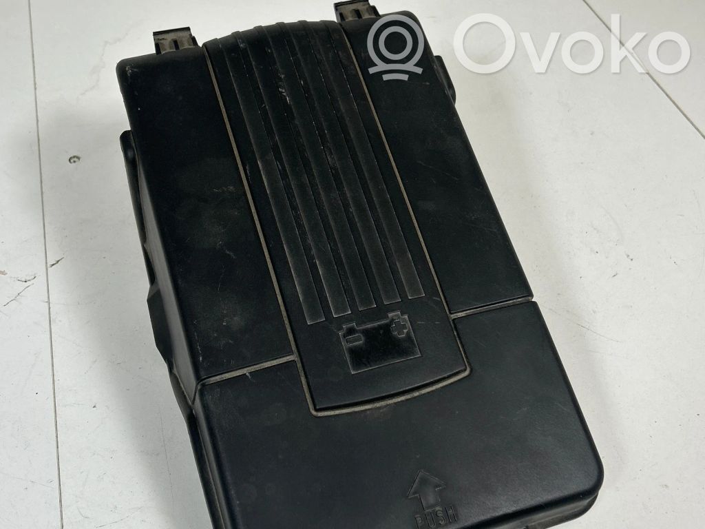 Audi Q3 8U Tapa/cubierta para la caja de la batería 