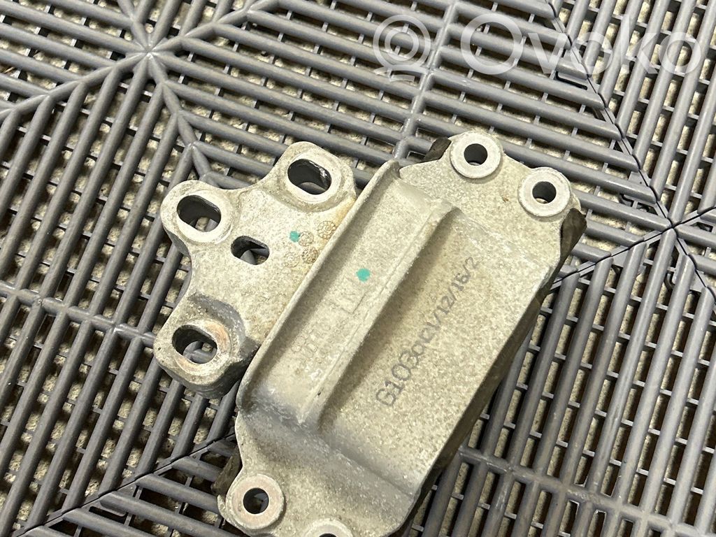 Audi Q3 8U Engine mount bracket 